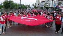Mersin'de 15 Temmuz yürüyüşü düzenlendi, demokrasi nöbeti tutuldu