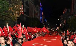 Cumhuriyet’in 100. yılında binlerce kişi fener alayı coşkusu yaşadı