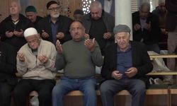 Adana’daki camilerde Filistin için dua edildi