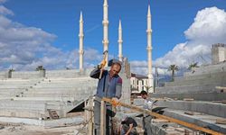 Kumluca Atatürk Stadyumu’nun kaba inşaatı yüzde 85 tamamlandı