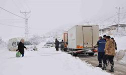 Mersin’de kar yağışı: Karaman yolu büyük araçlara kapatıldı