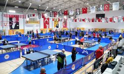 Mersin 3. Veteranlar masa tenisi turnuvası’ katkılarıyla başladı