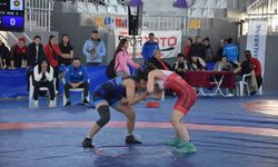 Buse Tosun U20 Kadınlar Güreş Türkiye Şampiyonası devam ediyor