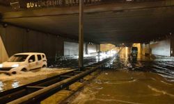 Antalya’da yoğun yağış ve selden ötürü okullar tatil edildi