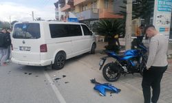 Kamyonetle motosiklet çarpıştı: 1 yaralı