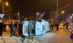 Mersin’de ambulans ile otomobil çarpıştı: 1’i ağır 7 yaralı