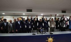 Antalya’da AK Parti’ye katılanlara rozetleri takıldı