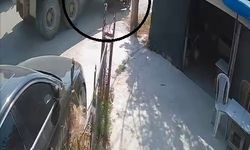 Kamyonun çarptığı elektrikli bisikletteki kadının can verdiği anlar kamerada