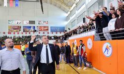 Başkan Toptaş, Cumhuriyet Spor Şöleni futsal finalini izledi