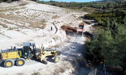 Yağış Öncesi Akdeniz'de Yol Düzenleme Çalışmaları Başladı