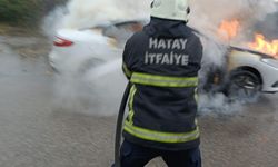 Hatay’da park halindeki otomobil alev alev yandı