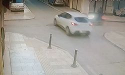 Otomobil ile motosikletin çarpışma anı kamerada: 1 yaralı