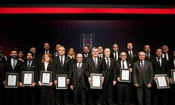 Beşiktaş’ta Başkan Serdal Adalı ve yönetimi, mazbatalarını aldı