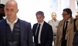 Fransa Cumhurbaşkanı Sarkozy’nin Libya’dan yasa dışı finansman sağladığı iddiasıyla yargılandığı dava başladı