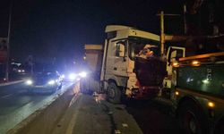 Kağıthane’de kontrolden çıkan hafriyat kamyonu beton bariyerlere çıktı