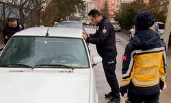 Öyle derin uyumuş ki polis sallayarak uyandırdı