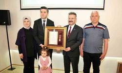 Gazi polis memuruna Devlet Övünç Madalyası ve Beratı takdim edildi