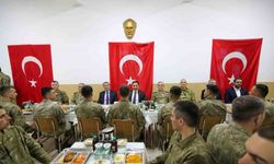 Vali Masatlı iftarını Mehmetçikle birlikte yaptı