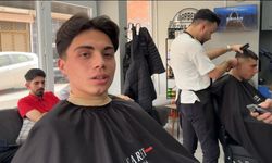 Vinci berbere çevirdi, metrelerce yüksekte müşterilerini tıraş etti