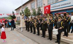 Askeri bandodan öğrencilere özel konser