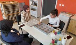 Gençlere "Ebru ve El Sanatları Kursu" düzenlendi