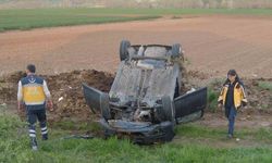 Yoldan çıkan otomobil metrelerce sürüklenip tarlaya uçtu: 1 yaralı