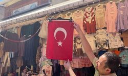 19 Mayıs’ta dükkânlar Türk bayraklarıyla donatıldı