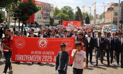 Adıyaman’da yüzlerce kişi ’aile’ için yürüdü