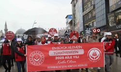 Aile yılı kortej yürüyüşü yağmura rağmen gerçekleşti