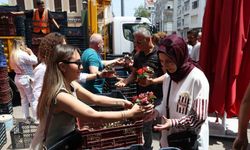 Antalya Büyükşehir’den annelere 25 bin çiçek