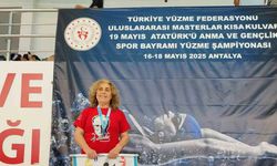 Büyükşehir’in master yüzücüsü Kezban Yeşer’den rekor ve madalya gururu