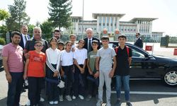 Cumhurbaşkanı Erdoğan, Adıyamanlı çocuklarla 15 Temmuz Şehitler Anıtı’nda buluştu