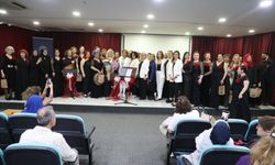 Gaziosmanpaşa’da Anneler Günü kutlamaları renkli görüntülere sahne oldu