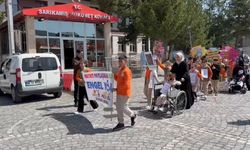 Kars’ta minik yürekler engelliler için yürüdü