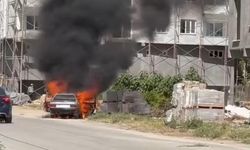 Mardin’de park halindeki otomobil alev topuna döndü