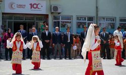 Üniversiteli staj öğrencileri ilkokula drama sınıfı kazandırdı