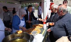 Vatandaşa Erzurum Bulgur Çorbası ve Kaz Lokması ikramı