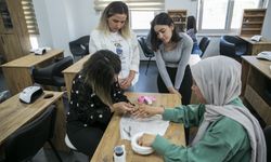 Mersin'de Anneler Meslek Öğrenirken Çocuklar Güvende
