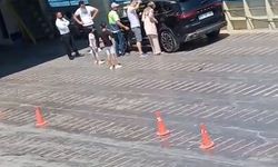 Anahtar aracın içerisinde kalınca, çocuğa bir saat dil döktüler