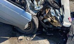 Çanakkale’de iki araç kafa kafaya çarpıştı: 2 ölü