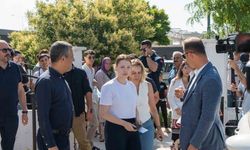 CHP lideri Özel, Başkan Zeyrek’in kızını YKS’nin ikinci oturumunda da yalnız bırakmadı