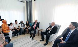 Cumhurbaşkanı Erdoğan ve Aliyev, Kahramanmaraş’ta depremzede bir aileyi ziyaret etti