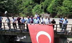 İlçeleri birleştiren köprüde ortak buluşma