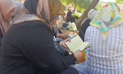 Kahramanmaraş’ta öğrenciler sınavdayken aileler de dışarıda dua etti