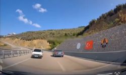Otobanda ters yönde son sürat böyle ilerledi... Kazanın teğet geçtiği anlar kamerada