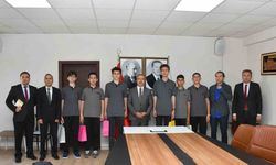 Uluslararası Robot Yarışması’nda derece alan öğrencilerden İl Milli Eğitim Müdürü Aydın’a ziyaret