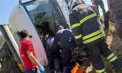 Yan yatan hafriyat kamyonunun sürücüsü yaralandı