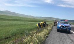 Ardahan’da tır şarampole devrildi: 1 yaralı