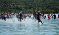 Beyaz kumları ve mavi sularıyla Salda Lake Triatlon nefes kesti