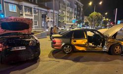 Burdur’da iki otomobil çarpıştı: 2 yaralı